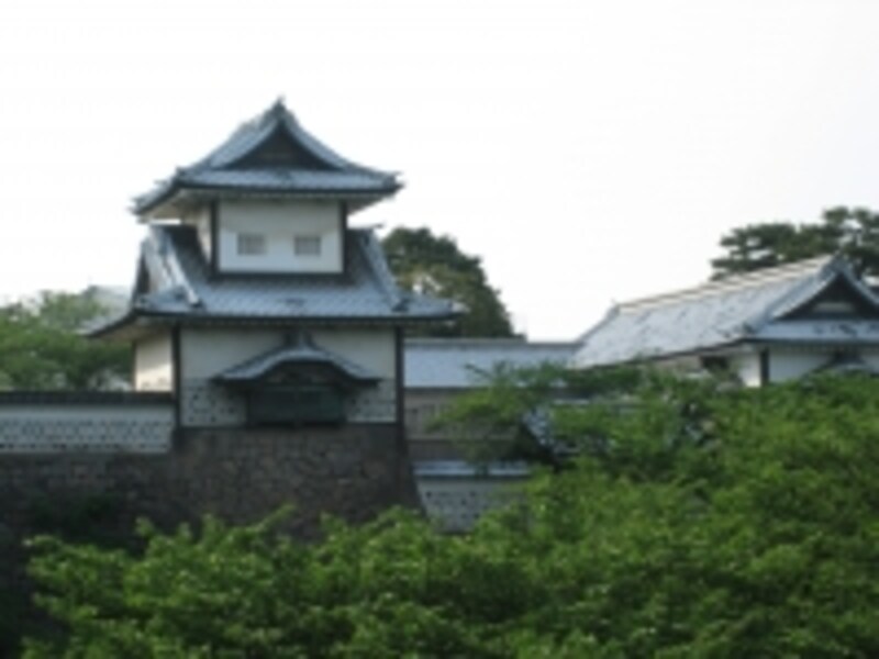 兼六園側から臨んだ石川門