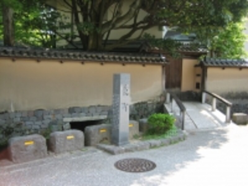 地区一帯に土塀が