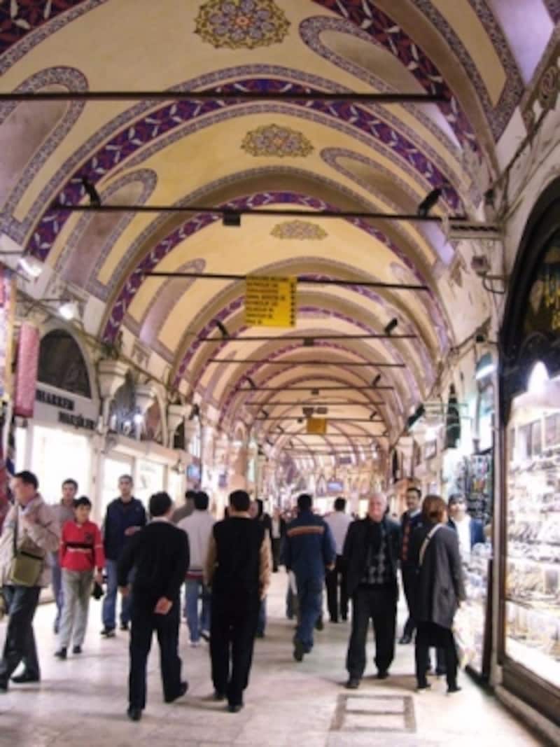 バザールは歩くだけでも楽しい（グランドバザール）