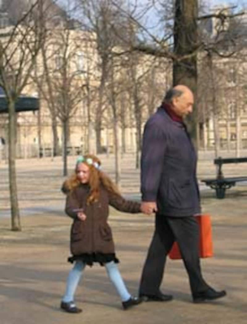 マロン色のコート