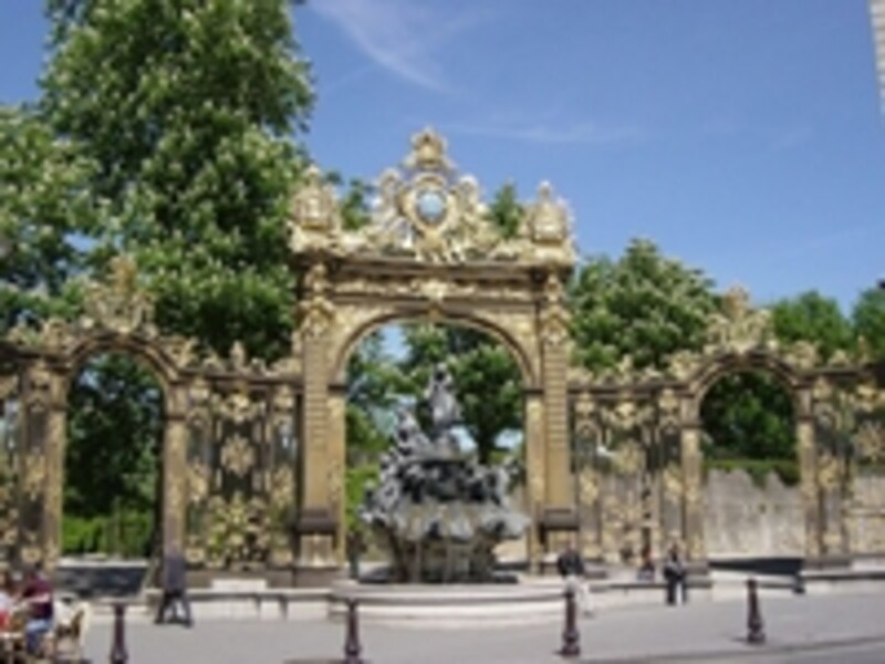 スタニスラス広場のきらびやかなロココ装飾