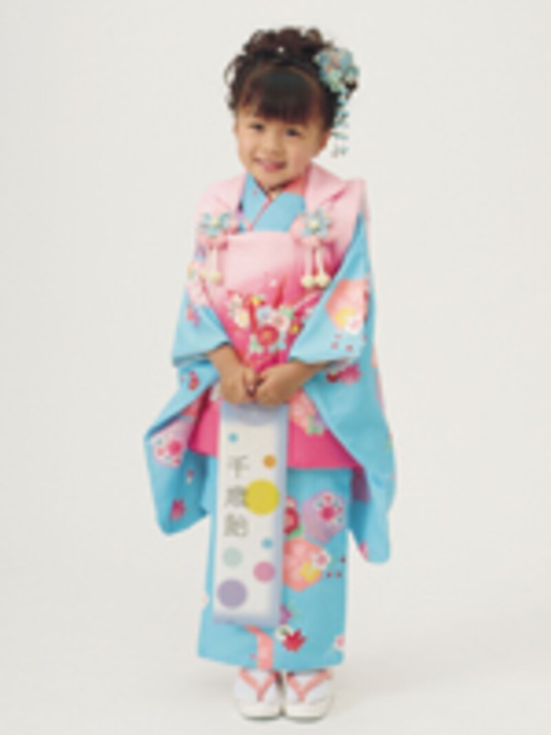 七五三写真撮影で人気のスタジオアリス、今年の一押しはベッキーデザインの着物!