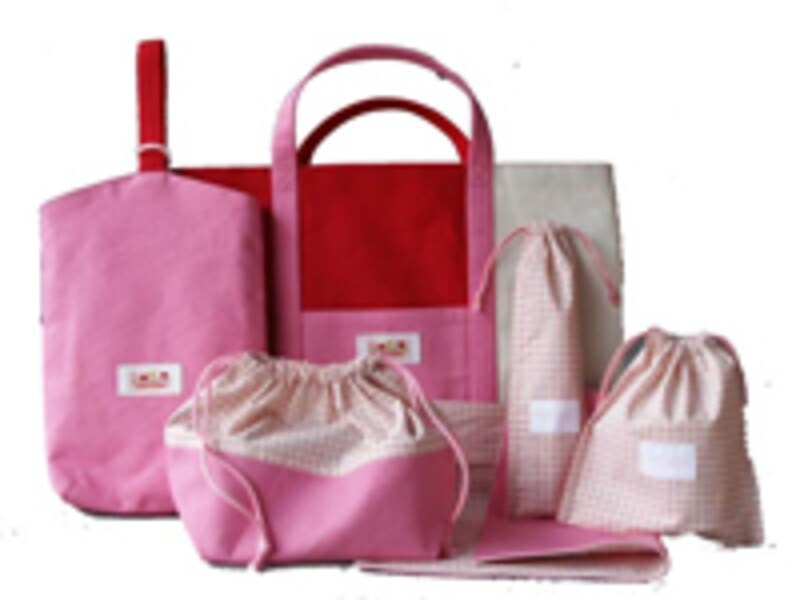 <br>ネットで購入できる、幼稚園・保育園の入園準備に必要な手作りレッスンバッグ・布団カバー等をご紹介します！