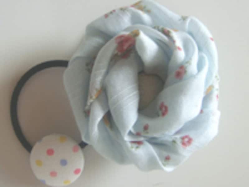 子供の髪をまとめるのに便利な、ハンドメイド出来るキッズアクセ＆髪留めゴムの作り方をご紹介します！