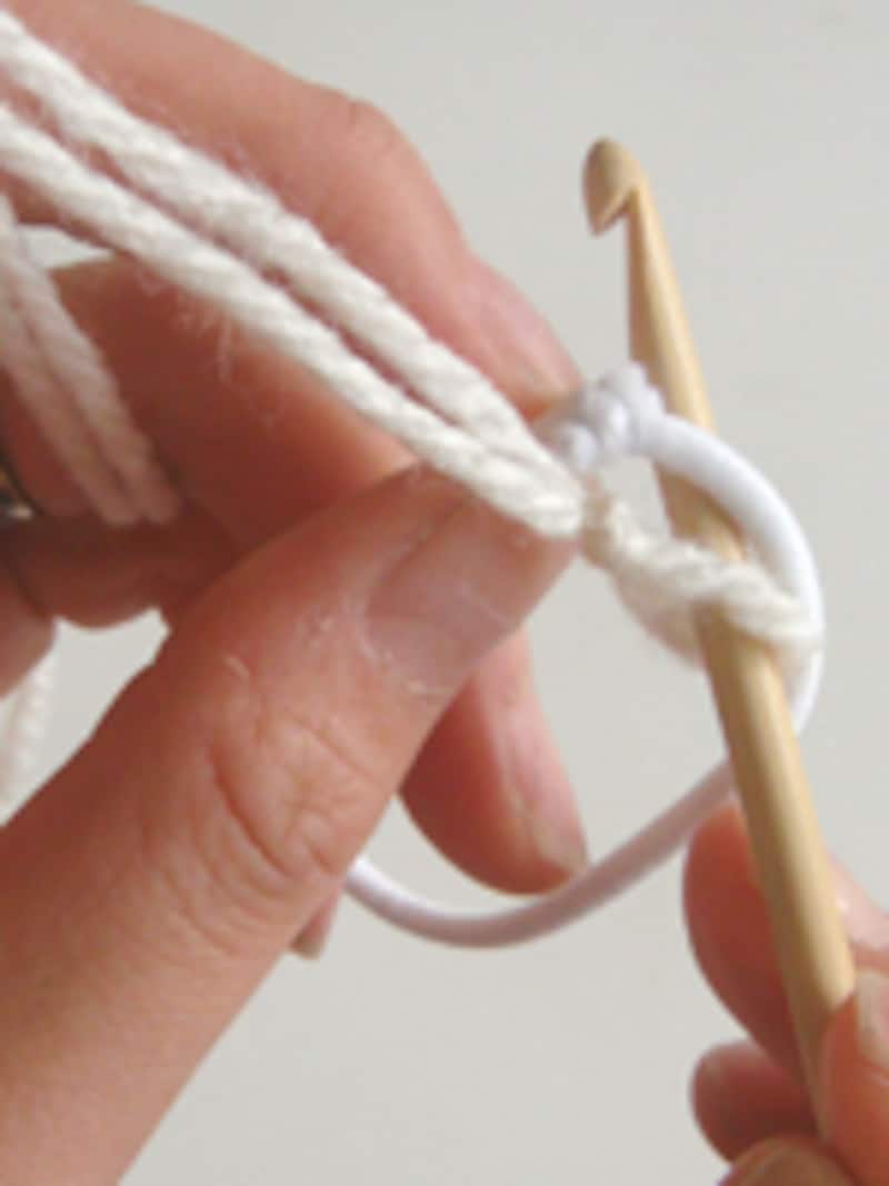 子供の髪をまとめるのに便利な、ハンドメイド出来るキッズアクセ＆髪留めゴムの作り方をご紹介します！