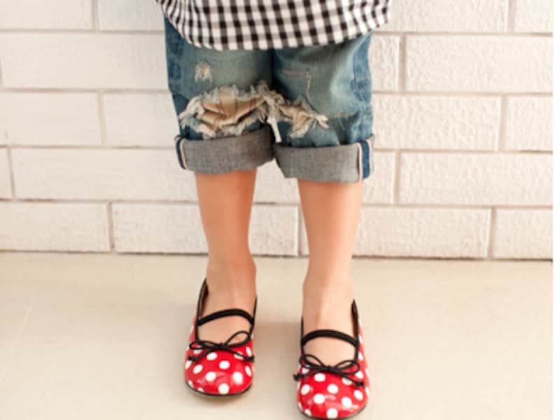子供の足の成長を考えたキッズシューズの「sayang（サヤン）」は、子供靴の通販も可能。赤いドットのバレエシューズが子供に人気です。