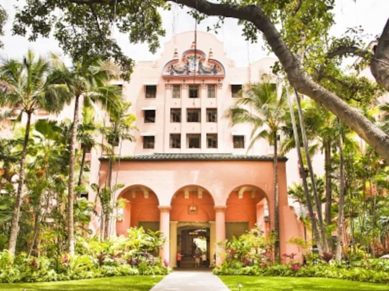 1927年の開業以来、世界のVIPをもてなしてきたピンクの宮殿、ロイヤル・ハワイアン (c) HISAO NAKAMURA/a.collectionRF /amanaimages
