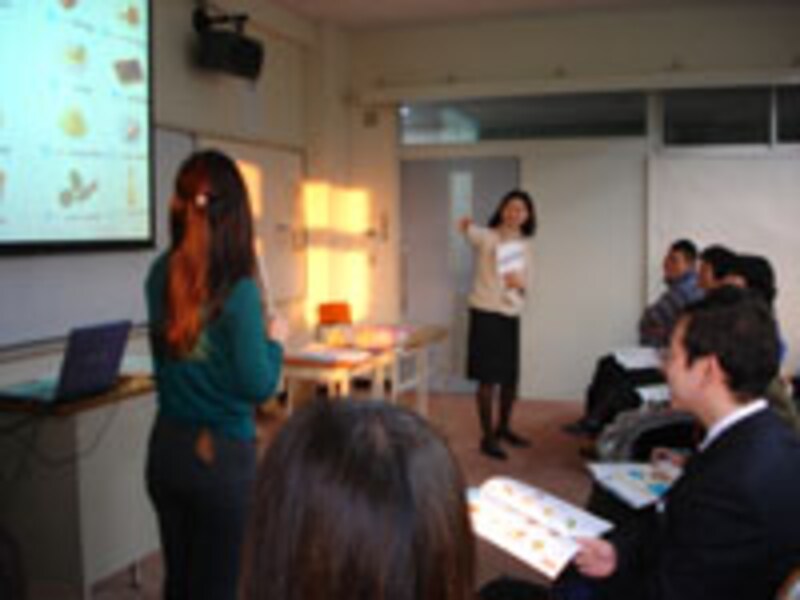 実際に体験してみれば指導する時のイメージがつかめる。子どもの動かし方なども。