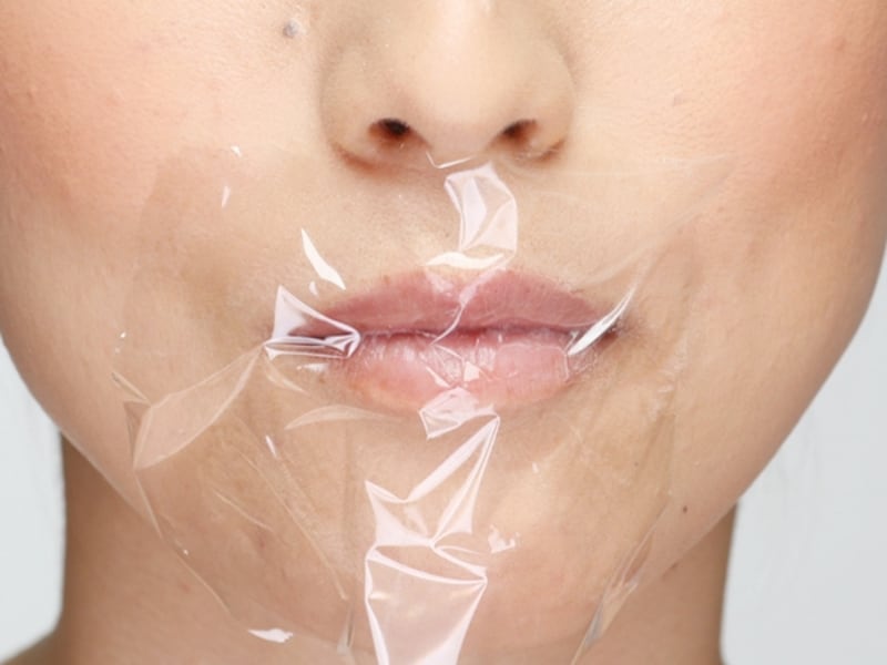 ラップは口にあわせて、小さくカットします