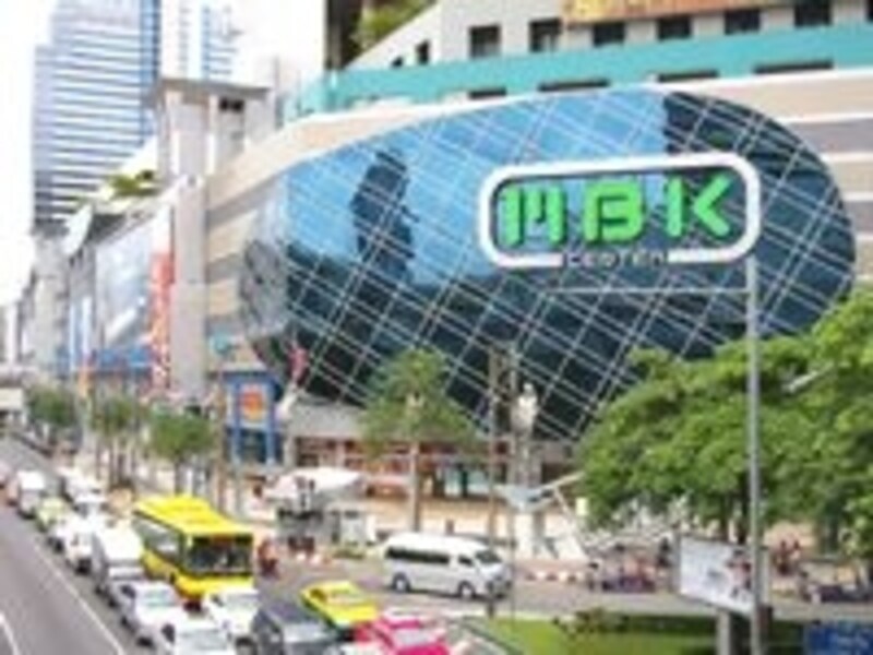 携帯電話専用のフロアがあるため、旅行中タイで携帯を購入する人はほとんどここを訪れる