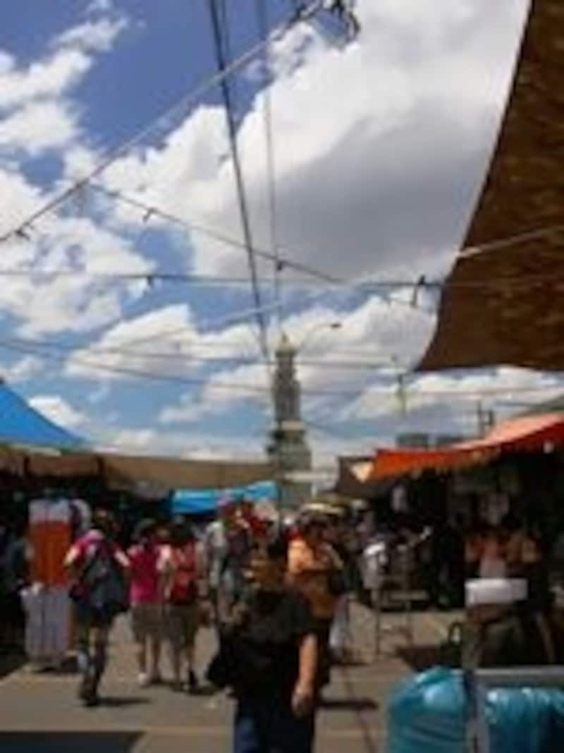 とにかく広いので、あらかじめ自分が欲しいモノが売られているエリアを確認して行ったほうがよい