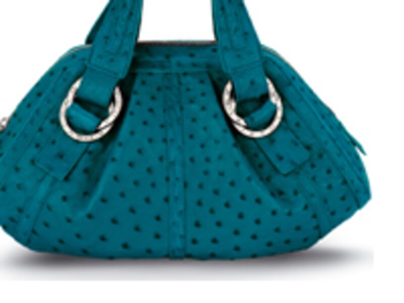 さりげなく主張するブルガリの春色小物