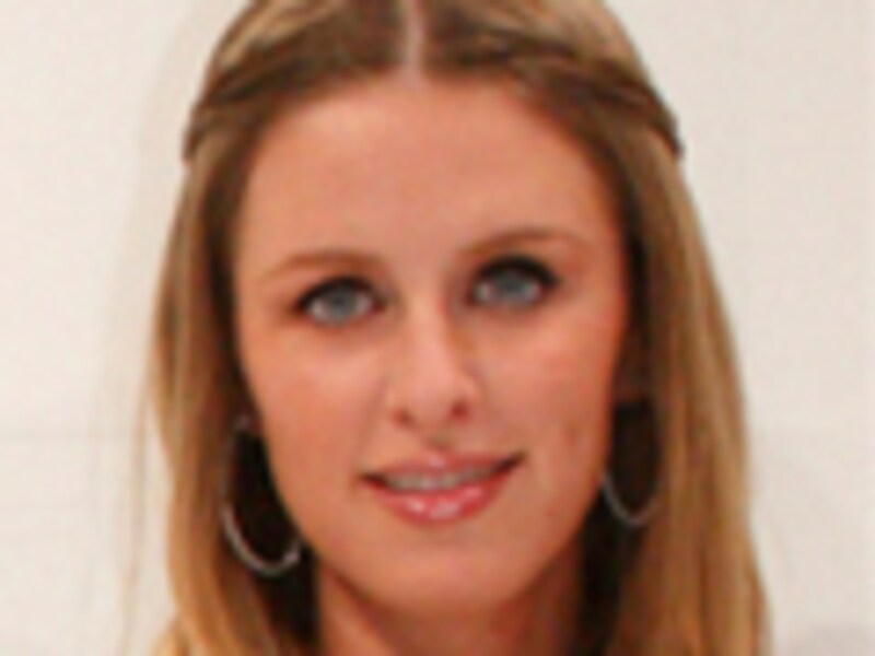  話題の可愛いセクシー“NICKYHILTON”