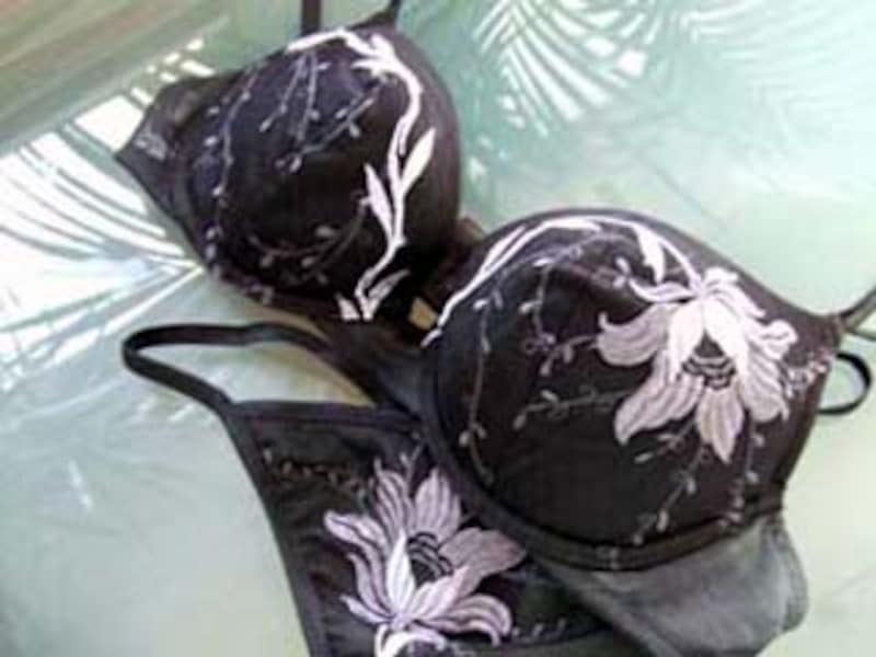 魅力的なバストを作るデコルテブラ