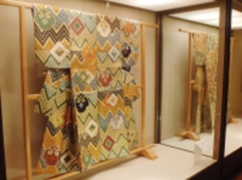 美しい着物なども随時入れ替わる。同じ物を次に見られるのは何年後？