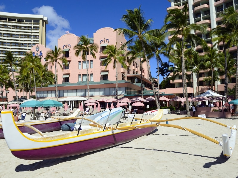 照度が高い地域では、暖色系が美しく感じられます。