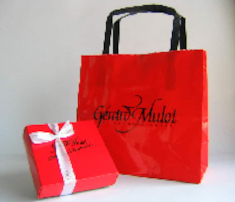 「ジェラール・ミュロ」は、赤に黒を配したパッケージ