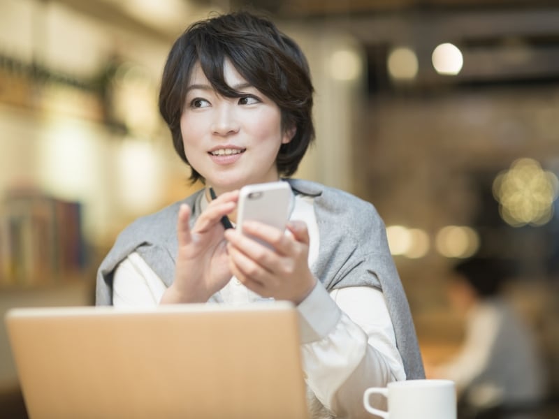 グレーは上品な色ですが、着こなし方を間違えると“枯れ女”になってしまうことも！？