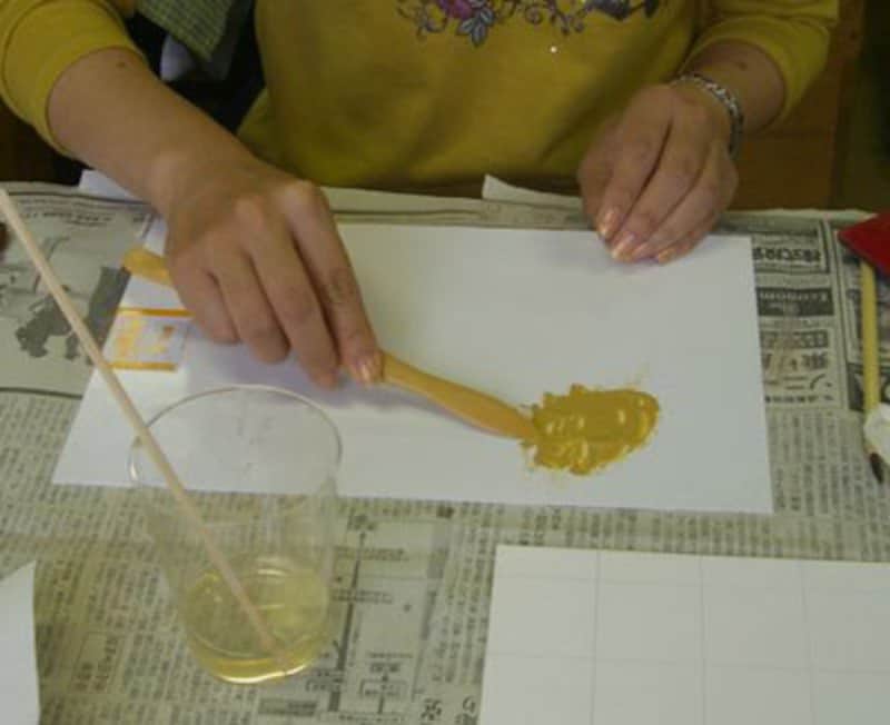 顔料を亜麻仁油（リンシード）で練ると、油絵の具ができる。