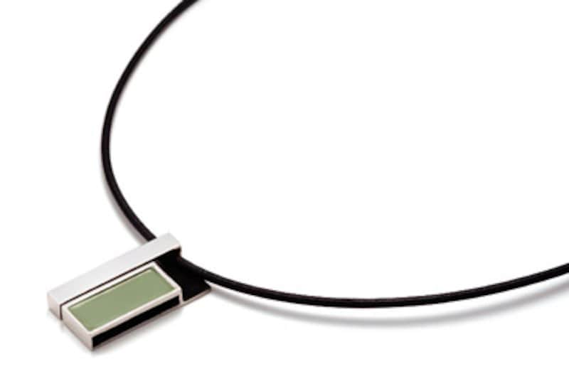 庭(tei)白緑、漆黒 素材:シルバ-925 塗装:ロジウムメッキ、漆(一部乾漆仕上げ)95,000円(税込み)