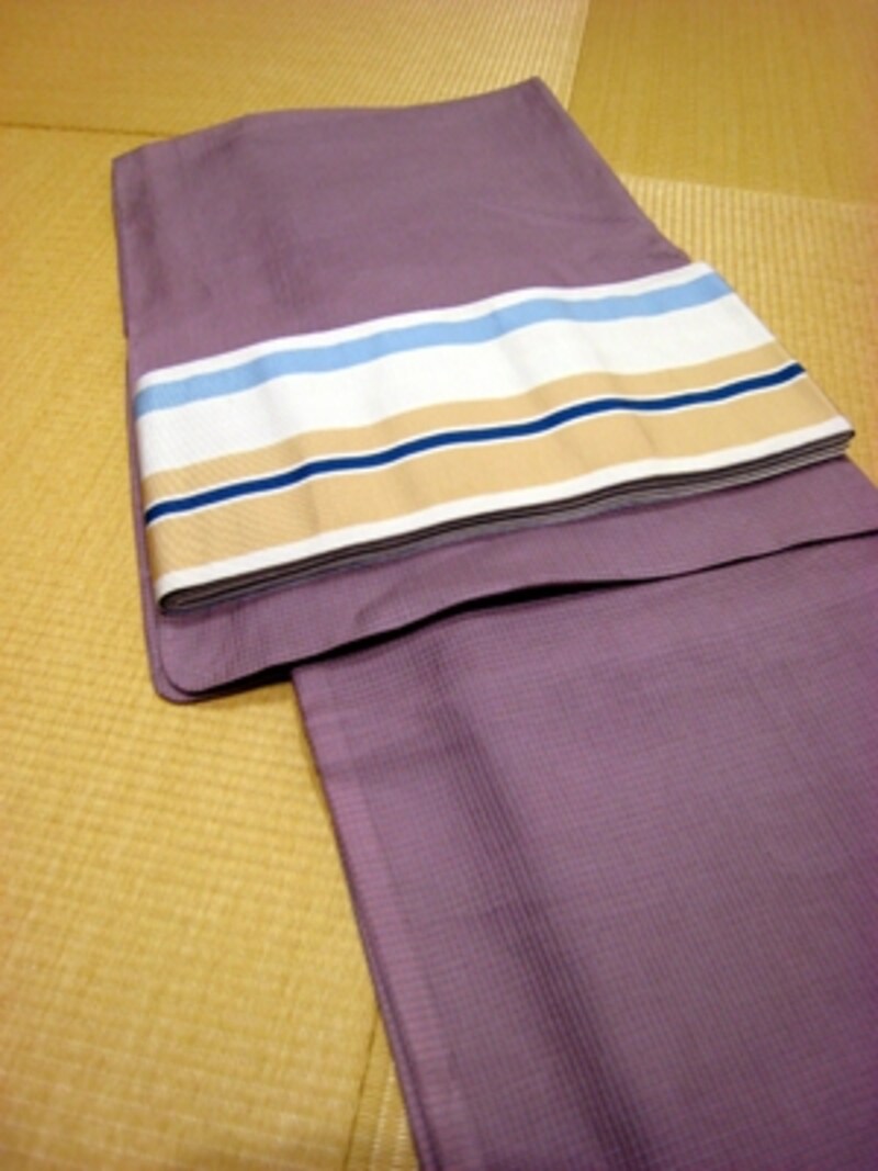 パープルを基調にした夏着物で、女性らしく