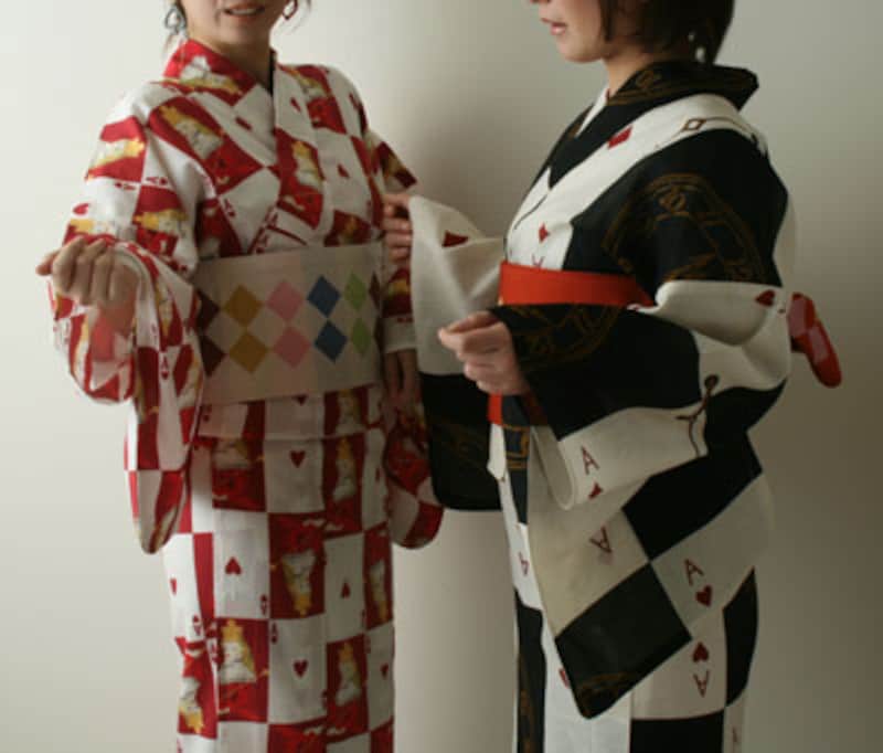 浴衣：アリスとトランプ（左）／トランプ時計（右）