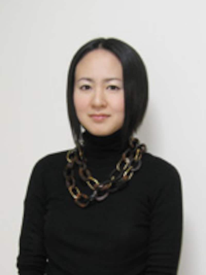 Enevare（エネヴァレ）のデザイナー牧野淳子さん。