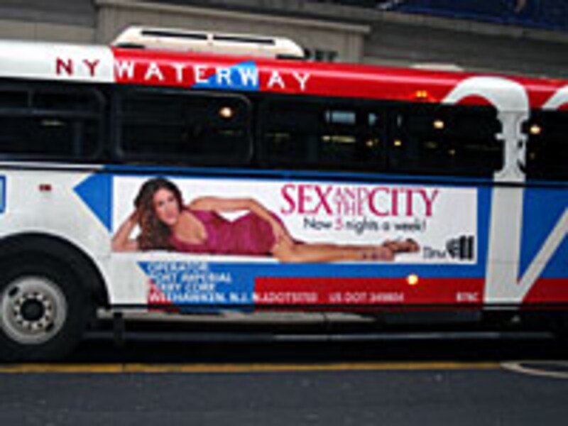 TVドラマ「セックス・アンド・ザ・シティ」の宣伝を貼ったバス