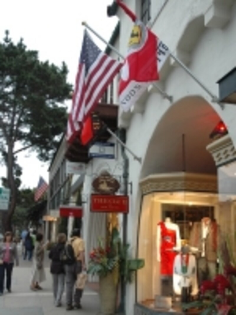 個性的なギャラリーがそろうカーメル