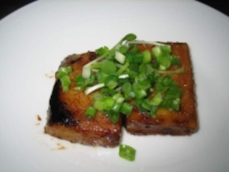 生麩のステーキはほんのりガーリックの風味