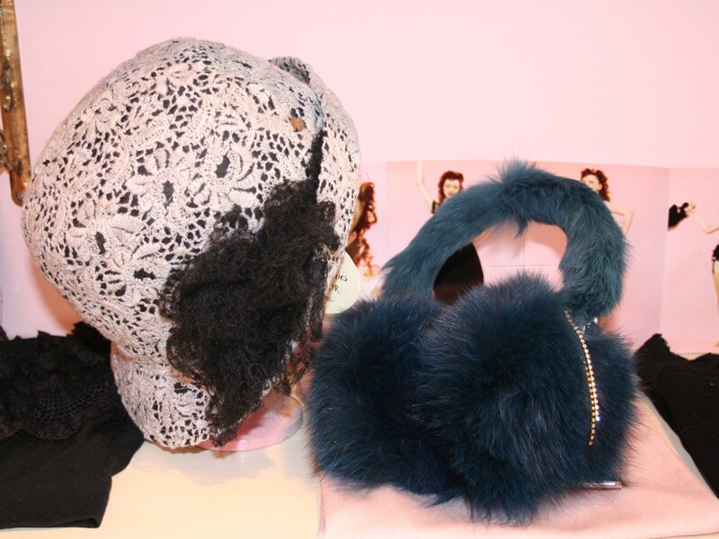 帽子とイヤーマフ