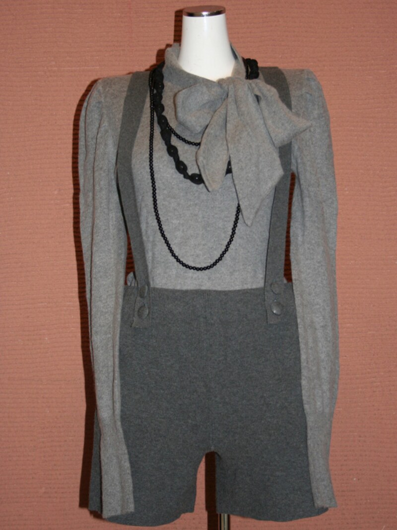 グレーのニット