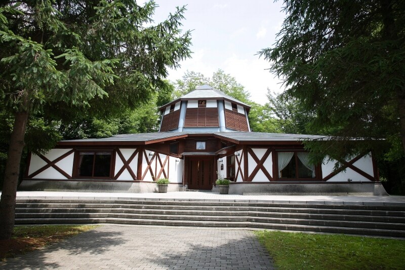 軽井沢絵本の森美術館