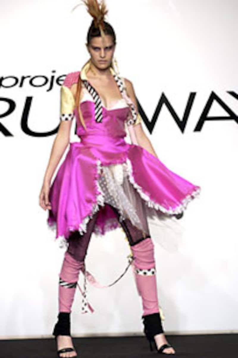 サラ・ハドソンのライブ衣装