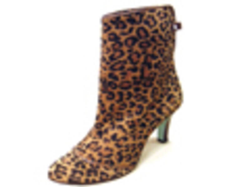 旬のブーティをセレブっぽく履きこなす！