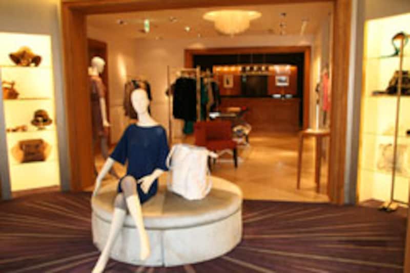 サロット 青山店