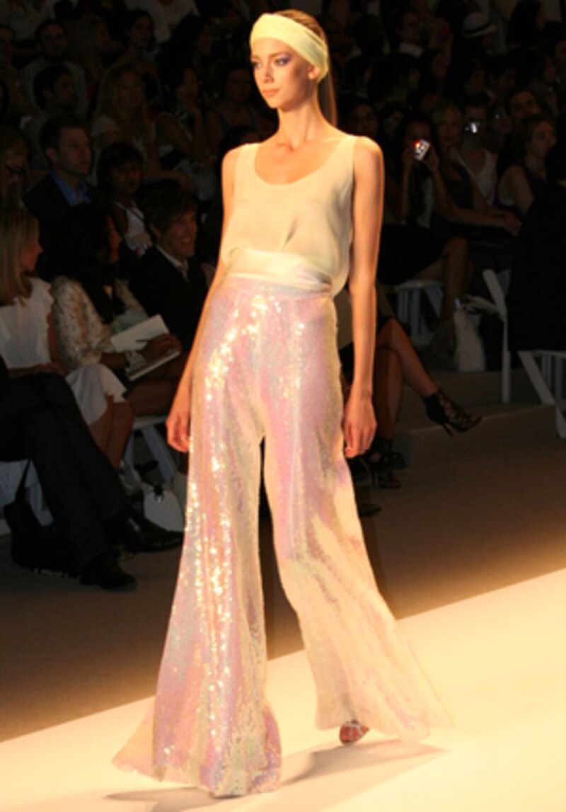 裏トレンド発見 白ワイドパンツの麗人 レディースファッション All About