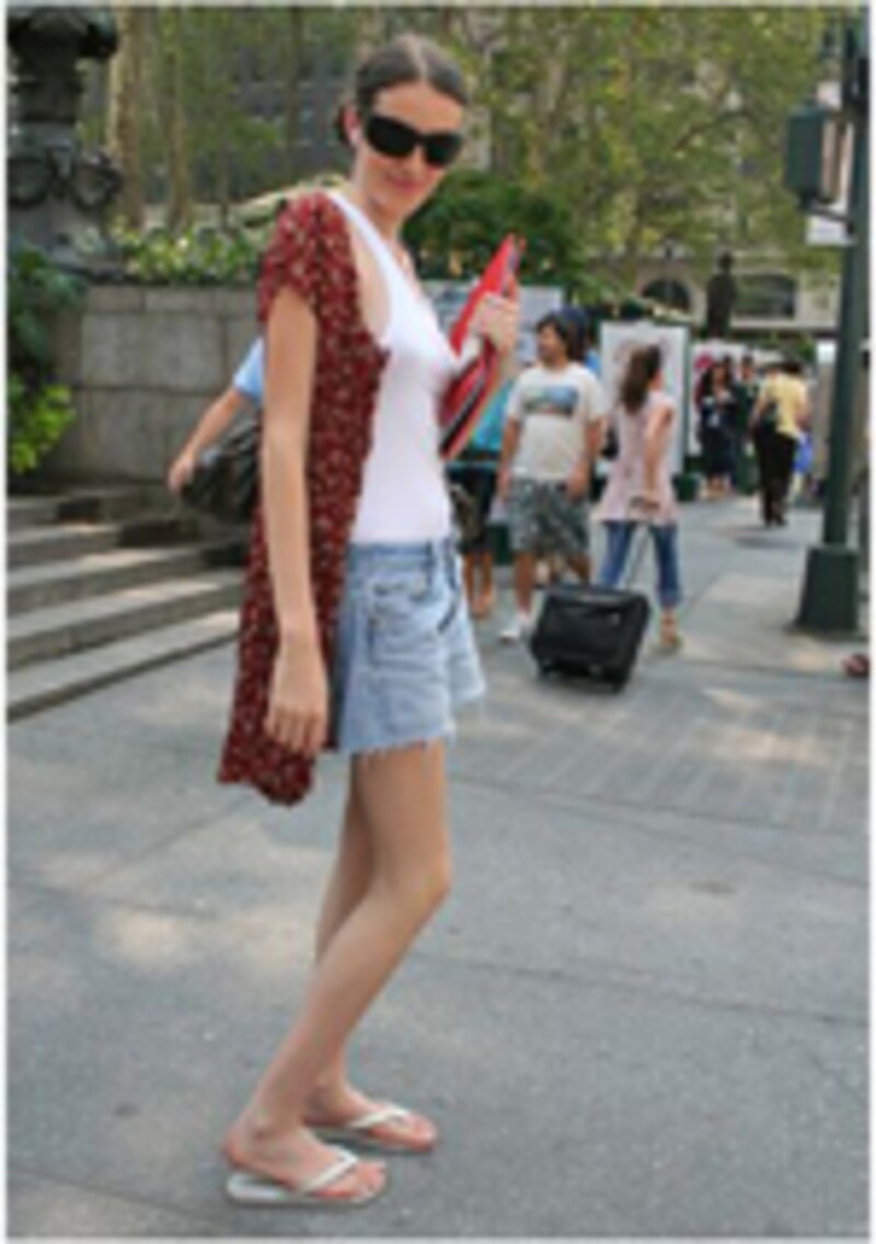 爪先フリーで楽！トングサンダル