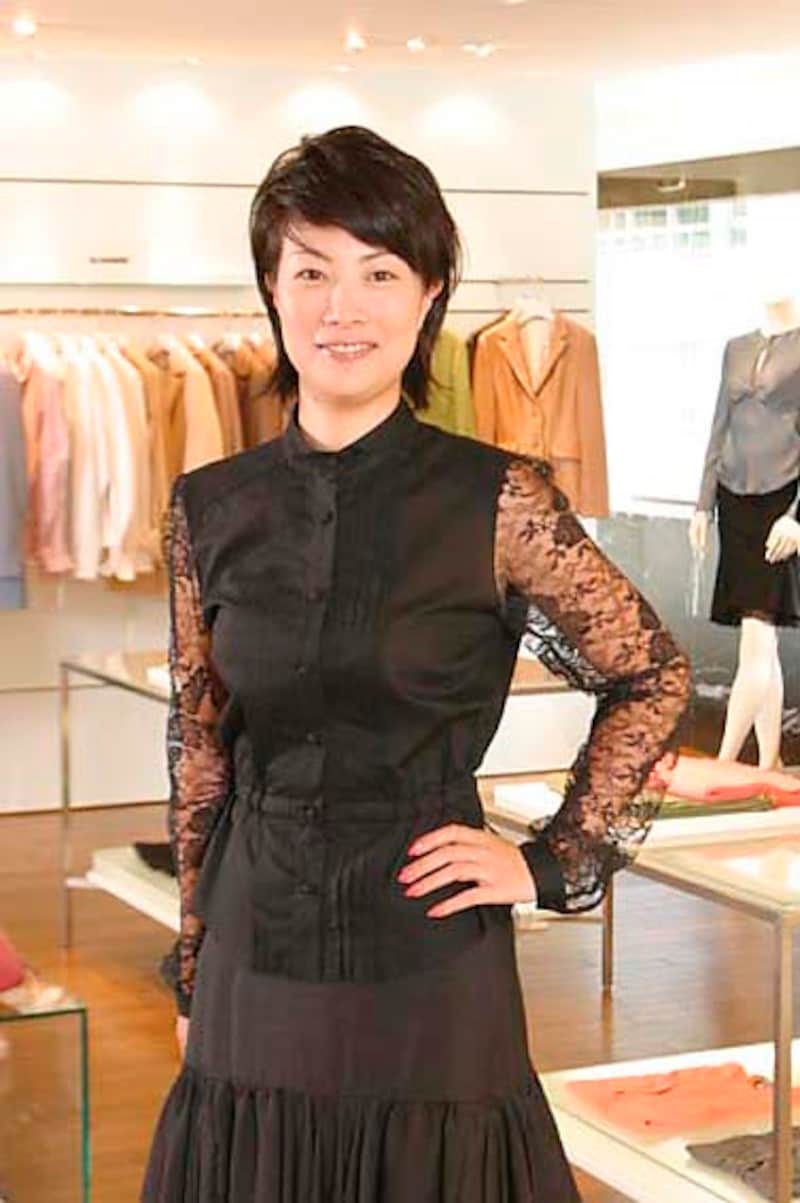 レース＆フリル・ブラウス