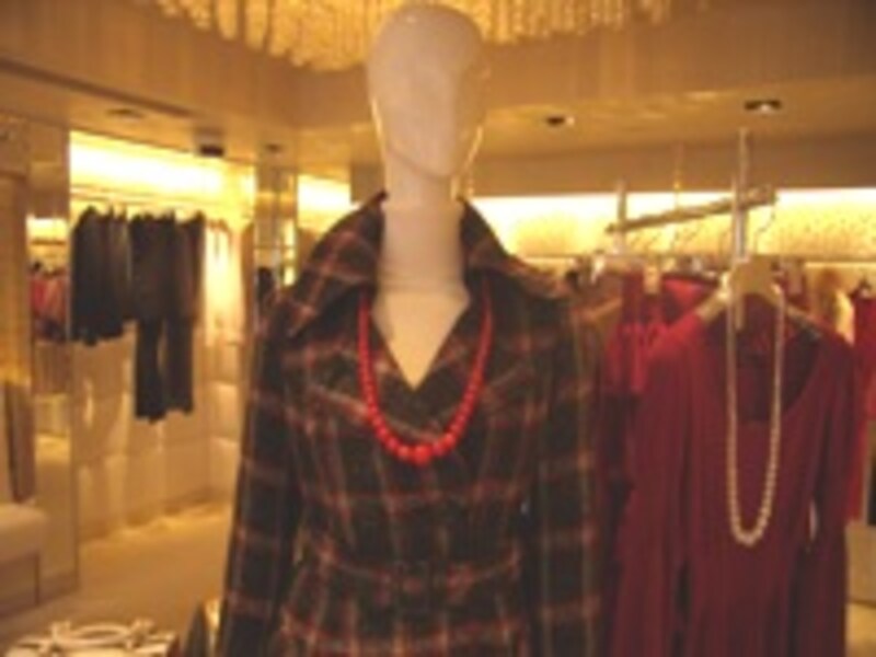 赤の小物で統一感を