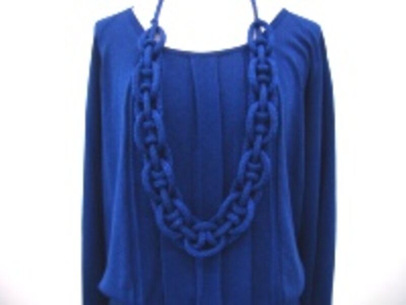 ニットでできたネックレス