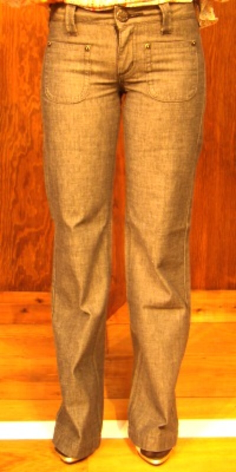 Leeフレアシルエットのジーンズ