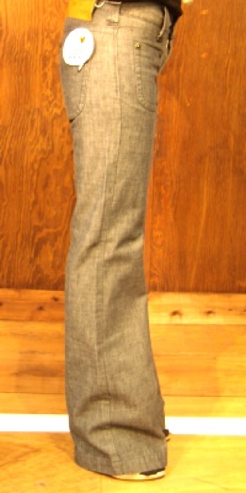 Leeフレアシルエットのジーンズ