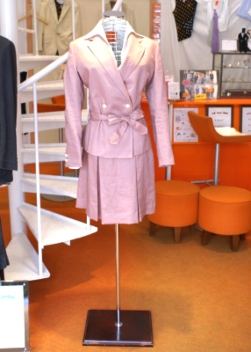 カラースーツのマナー