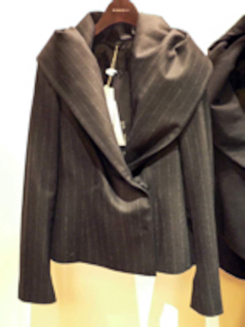 襟がフードになるPINCEAUのデザイナーズ・ジャケット。