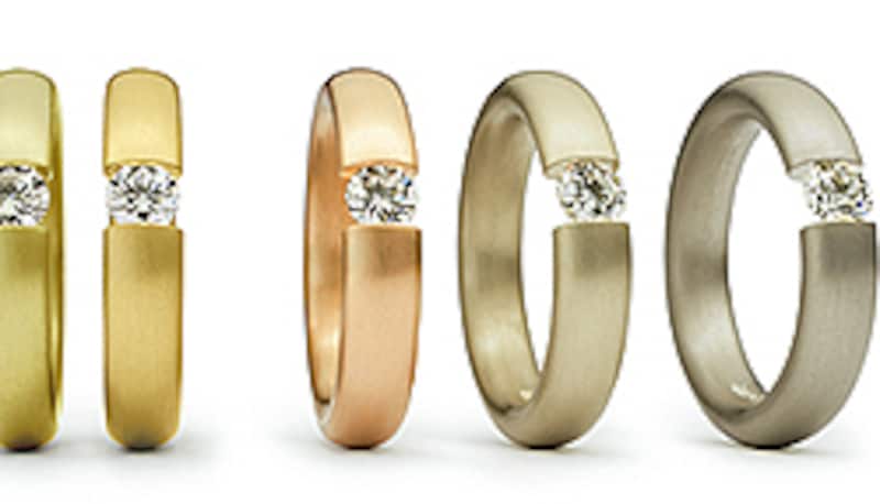 「カラー・ニーシングリング」