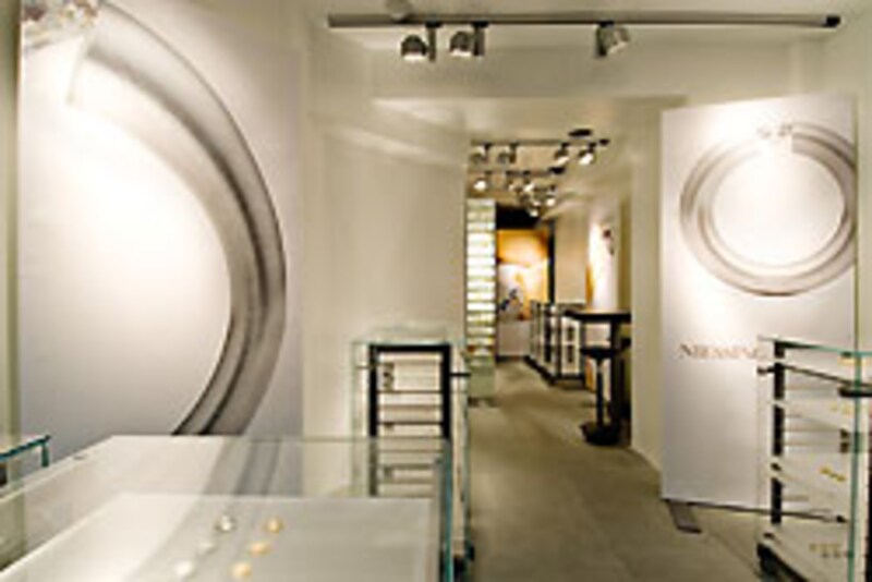 ニーシング・東京