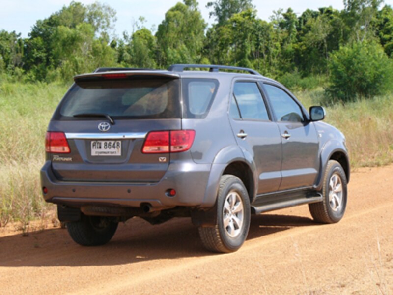 フォーチュナー・リア