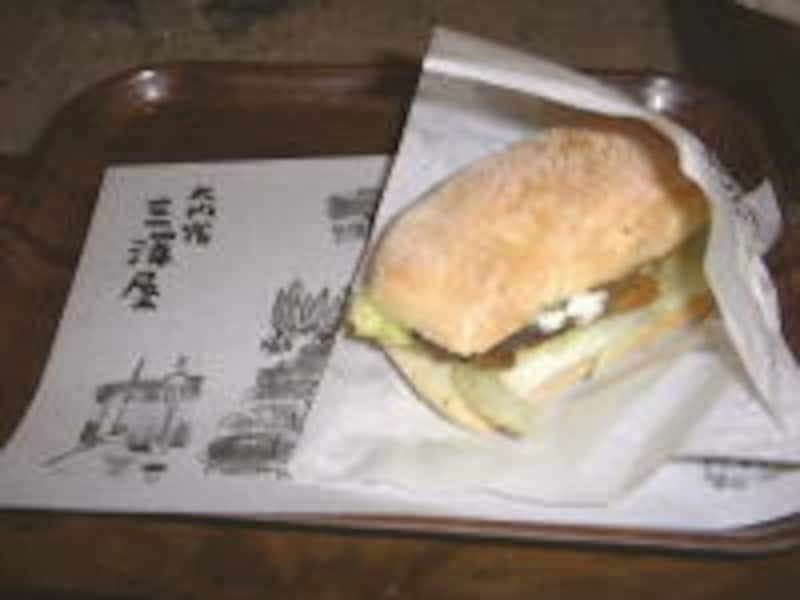 大内宿・三澤屋の岩魚サンド