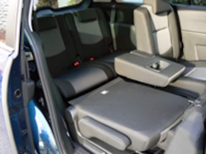 プレマシー２列目